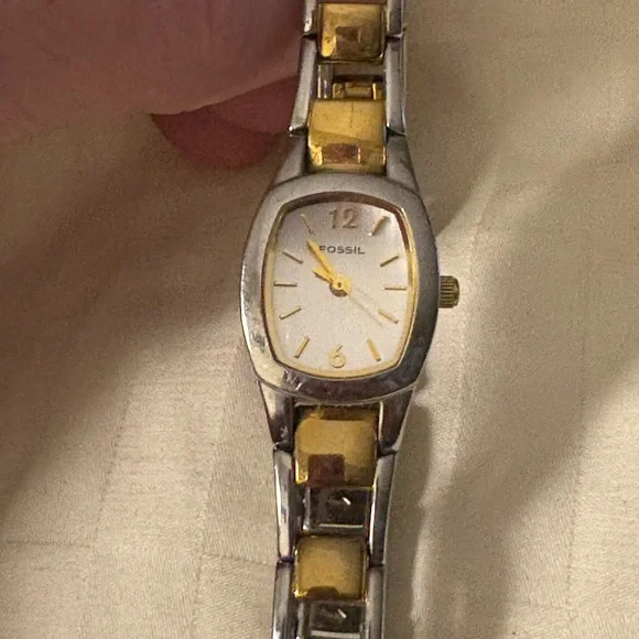 W1 WOMAN'S FOSSIL F2 ES9525 STAINLESS STEEEL-GOLD TONE  30M WATCH 5066 - Picture 6 of 15